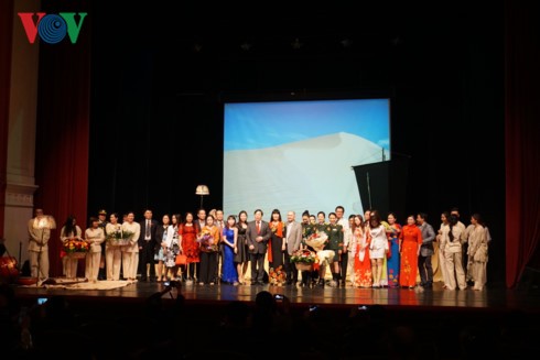 Nhà hát kịch Quân đội nhân dân Việt Nam biểu diễn thành công tại Liên bang Nga - ảnh 8