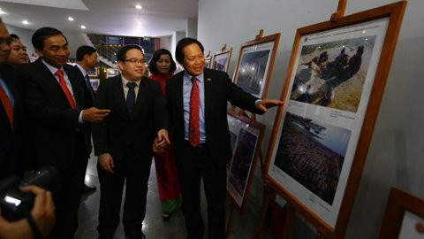 Triển lãm ảnh và phim phóng sự - Tài liệu trong cộng đồng ASEAN tại Việt Nam  - ảnh 1