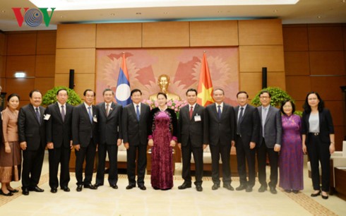 Chủ tịch Quốc hội Nguyễn Thị Kim Ngân tiếp Thủ tướng Lào Thongloun Sisoulith - ảnh 2