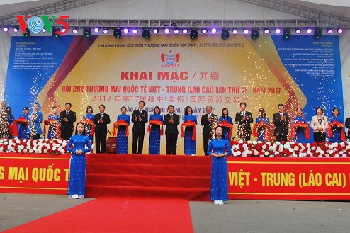 Khai mạc Hội chợ thương mại Quốc tế Việt - Trung 2017 tại tỉnh Lào Cai - ảnh 1
