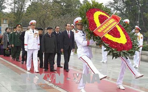 Kỷ niệm 88 năm Ngày thành lập Đảng: Lãnh đạo Đảng, Nhà nước viếng Lăng Chủ tịch Hồ Chí Minh - ảnh 3