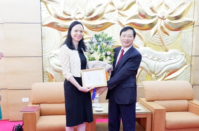 Trao Kỷ niệm chương “Vì hòa bình hữu nghị giữa các dân tộc” tặng Đại sứ Ba Lan tại Việt Nam  - ảnh 1