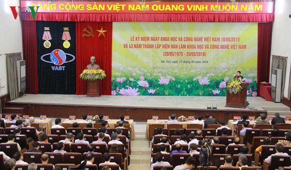 Chủ tịch Quốc hội Nguyễn Thị Kim Ngân làm việc với Viện Hàn lâm Khoa học và Công nghệ Việt Nam - ảnh 1