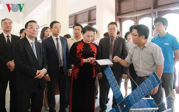 Chủ tịch Quốc hội Nguyễn Thị Kim Ngân làm việc với Viện Hàn lâm Khoa học và Công nghệ Việt Nam - ảnh 2