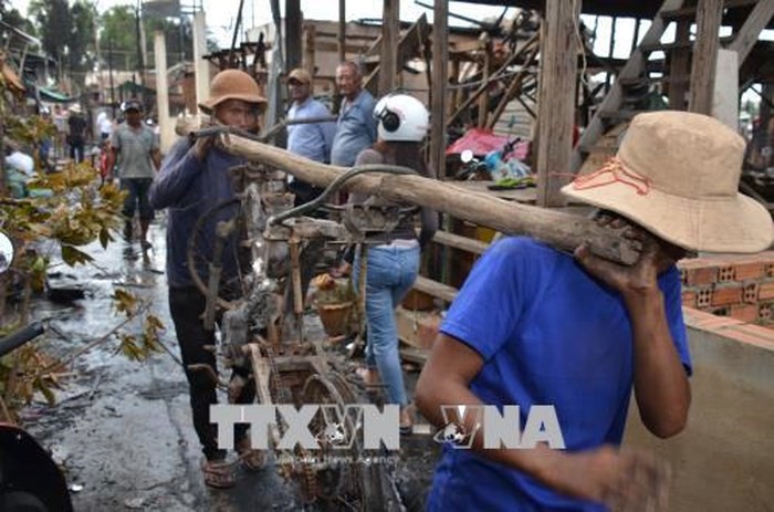 Đại sứ quán và cộng đồng người Việt tại Campuchia chia sẻ khó khăn với kiều bào sau vụ hỏa hoạn - ảnh 1