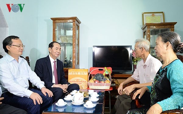 Chủ tịch nước Trần Đại Quang thăm và làm việc tại tỉnh Hưng Yên - ảnh 2