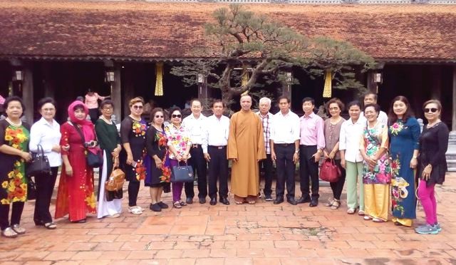 Trưởng ban Dân vận Trung ương Trương Thị Mai tiếp Đoàn cựu giáo viên kiều bào Thái Lan - ảnh 2