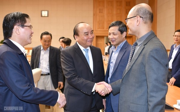 Thủ tướng Nguyễn Xuân Phúc làm việc với Tổ tư vấn kinh tế  - ảnh 1