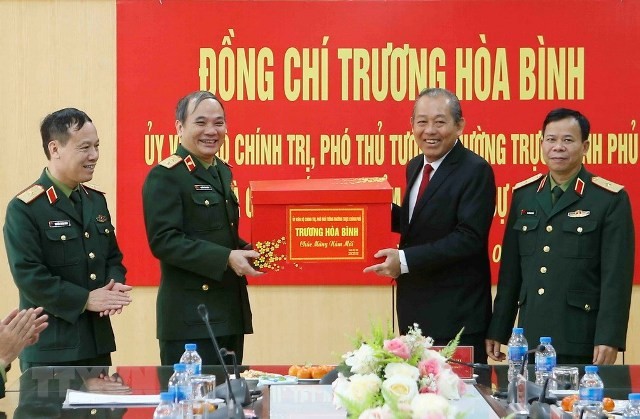 Phó Thủ tướng Thường trực Trương Hòa Bình thăm và chúc Tết cán bộ, chiến sỹ ngành tòa án, điều tra hình sự, kiểm sát quân sự - ảnh 1