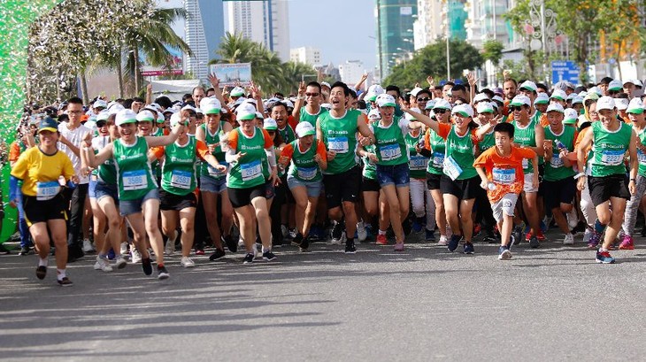 Đà Nẵng: Hơn 9000 người tham gia Cuộc thi Marathon Quốc tế Manulife - ảnh 1