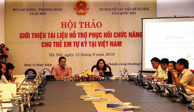 Giới thiệu bộ tài liệu hỗ trợ phục hồi chức năng cho trẻ em tự kỷ tại Việt Nam - ảnh 1