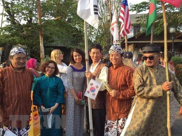 Việt Nam tham dự liên hoan và triển lãm nghệ thuật quốc tế ở Indonesia - ảnh 1