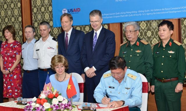 Hoa Kỳ và Việt Nam ký biên bản bàn giao mặt bằng để bắt đầu xử lý dioxin tại khu vực sân bay Biên Hòa - ảnh 1