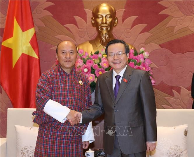 Phó Chủ tịch Quốc hội Phùng Quốc Hiển tiếp Tổng Kiểm toán Nhà nước Bhutan - ảnh 1