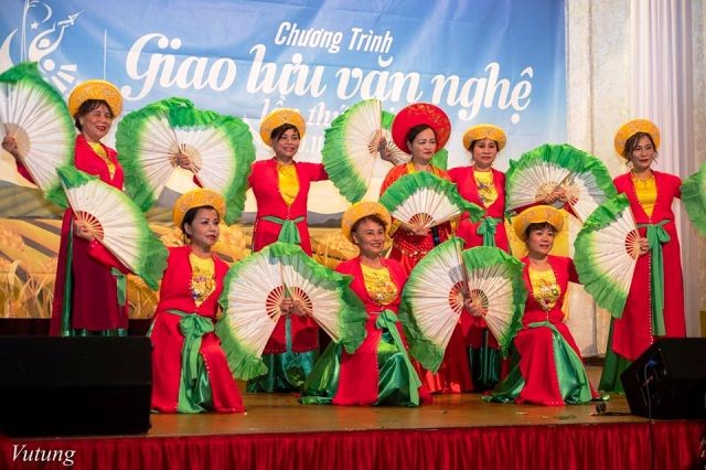 Giới thiệu nét đẹp trang phục truyền thống của các dân tộc Việt Nam tại CHLB Đức - ảnh 4
