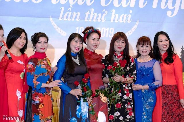 Giới thiệu nét đẹp trang phục truyền thống của các dân tộc Việt Nam tại CHLB Đức - ảnh 6
