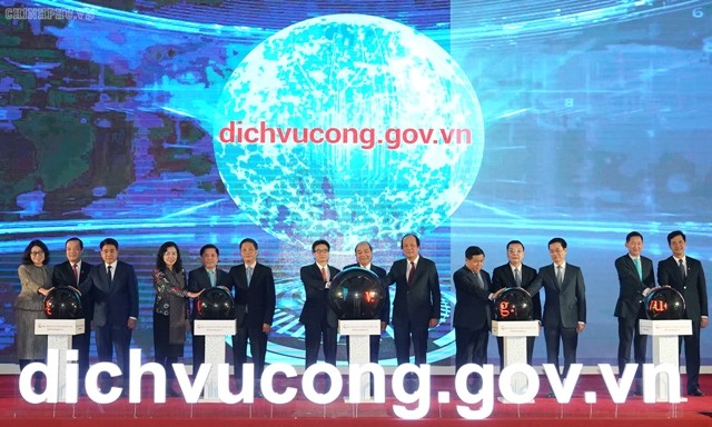 Thủ tướng Nguyễn Xuân Phúc: Cổng dịch vụ công Quốc gia có vai trò rất quan trọng trong xây dựng Chính phủ điện tử - ảnh 1