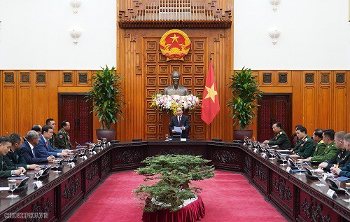 Thủ tướng Nguyễn Xuân Phúc tiếp lãnh đạo quân đội các nước tham dự kỷ niệm 75 năm thành lập Quân đội nhân dân Việt Nam - ảnh 1