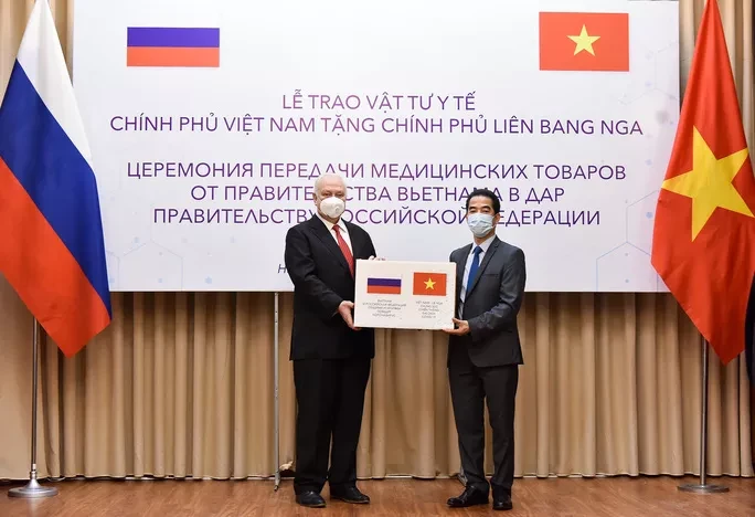 Việt Nam tặng vật tư y tế cho Nga phòng chống dịch Covid-19 - ảnh 1