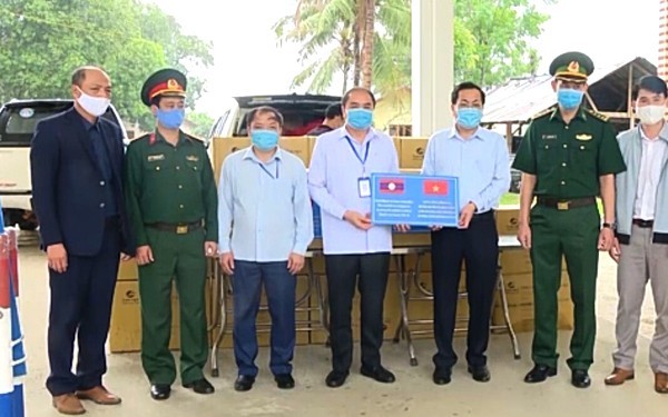Tỉnh Sơn La tặng 30.000 khẩu trang y tế cho tỉnh Houaphanh và tỉnh Luang Prabang - ảnh 1