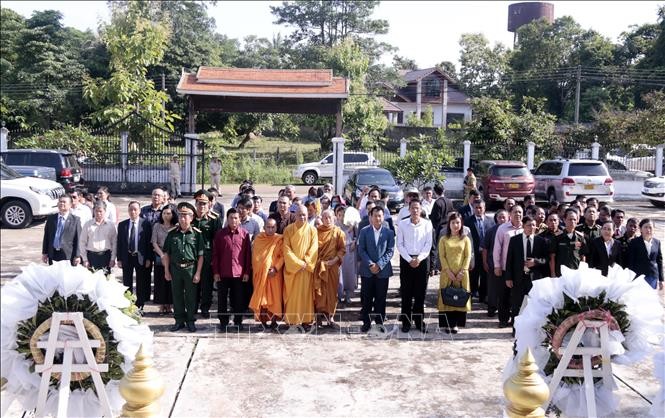 Dâng hương tưởng niệm 73 năm ngày Thương binh liệt sỹ tại Lào - ảnh 1