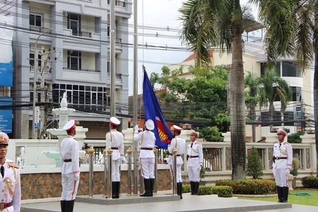 Lào tổ chức lễ thượng cờ kỷ niệm 53 năm thành lập ASEAN - ảnh 1