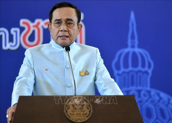 นายกรัฐมนตรีไทยยกเลิกประกาศสถานการณ์ฉุกเฉินที่มีความร้ายแรงในกรุงเทพ - ảnh 1