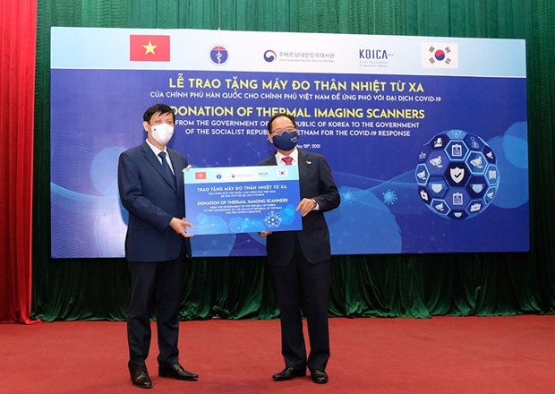 Chính phủ Hàn Quốc trao tặng 40 máy đo thân nhiệt từ xa cho Việt Nam - ảnh 1