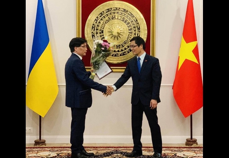Trao quyết định bổ nhiệm Lãnh sự danh dự Việt Nam tại Odessa (Ukraine) - ảnh 1