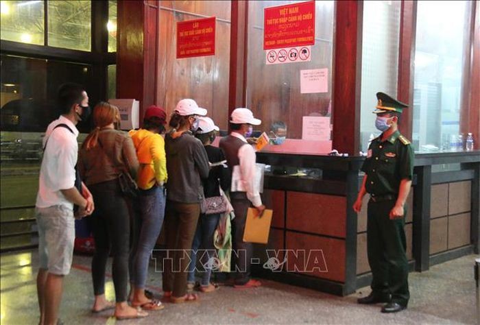 Đại sứ quán Việt Nam tại Lào thông báo về việc nhập cảnh Việt Nam - ảnh 1