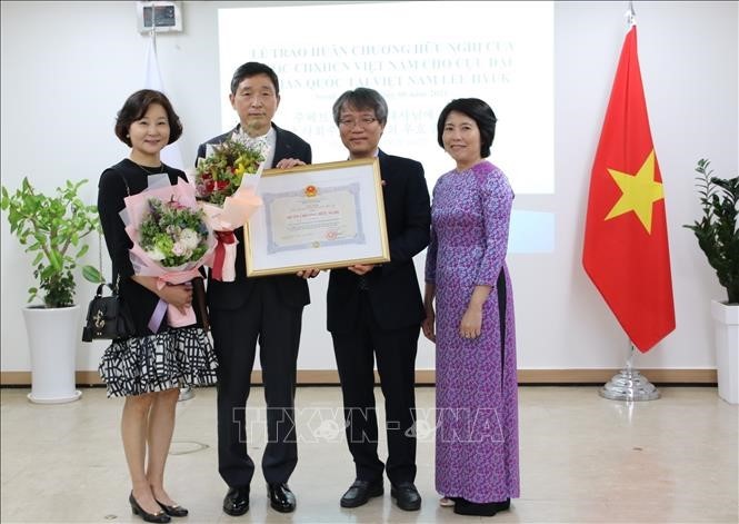 Trao tặng Huân chương Hữu nghị cho cựu Đại sứ Hàn Quốc tại Việt Nam Lee Huyk - ảnh 1
