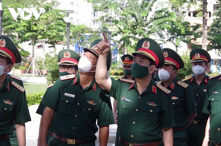 Đoàn công tác của Chính phủ, Bộ Quốc phòng kiểm tra, động viên lực lượng chống dịch tại Thành phố Hồ Chí Minh - ảnh 1