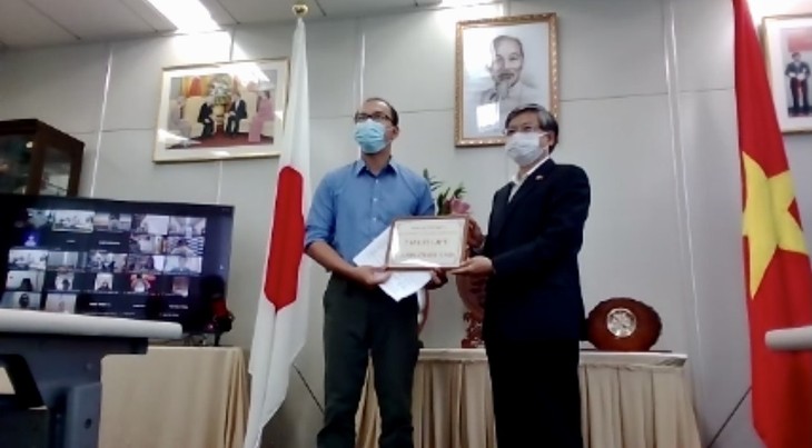 Gần 1,6 tỷ đồng của bạn bè quốc tế và cộng đồng Việt ở Fukuoka, Nhật Bản ủng hộ Quỹ vaccine phòng chống covid 19 của VN - ảnh 2