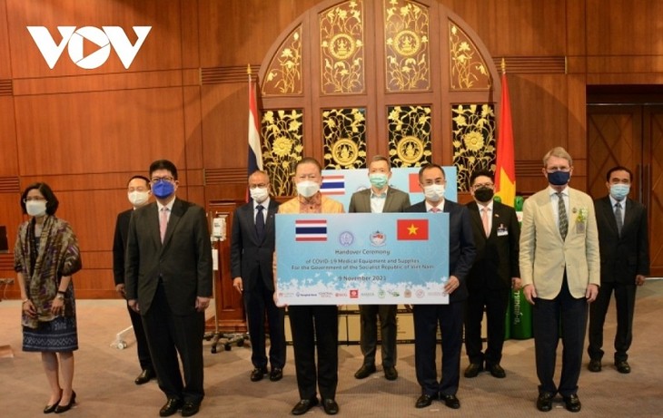 Thái Lan tặng vật tư y tế chống dịch COVID-19 cho Việt Nam	 - ảnh 1