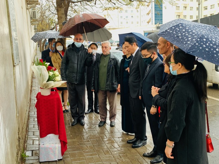 Đại sứ quán Việt Nam tại Algeria tưởng niệm các nhà báo Algeria hy sinh ở Việt Nam - ảnh 1