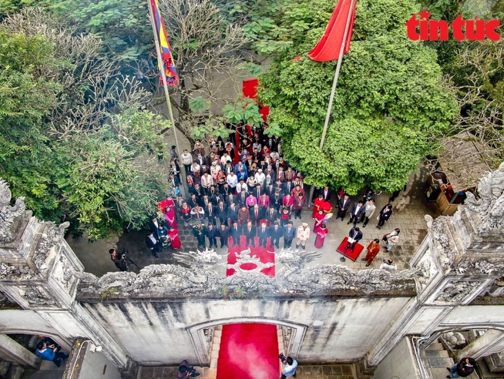 Bắn pháo hoa tầm cao dịp Giỗ Tổ Hùng Vương - Lễ hội Đền Hùng năm 2022 - ảnh 1