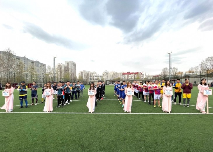 Khai mạc giải bóng đá cộng đồng người Việt tại Nga - “Lão tướng Moscow 2022“ - ảnh 3