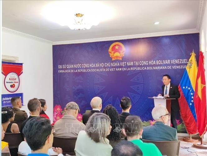 Bế giảng khóa Tiếng Việt đầu tiên cho người dân Venezuela - ảnh 1