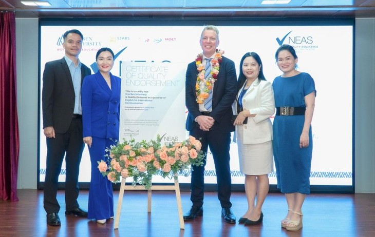 Trường đại học đầu tiên ở Việt Nam có chương trình Tiếng Anh giao tiếp Quốc tế đạt chứng nhận NEAS của Australia - ảnh 1