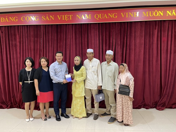 Đoàn Ủy ban Nhà nước về NVNONN đi thăm, làm công tác cộng đồng tại Malaysia - ảnh 3