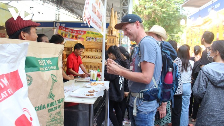 Bánh mì Việt Nam – Món ăn hấp dẫn du khách quốc tế - ảnh 1