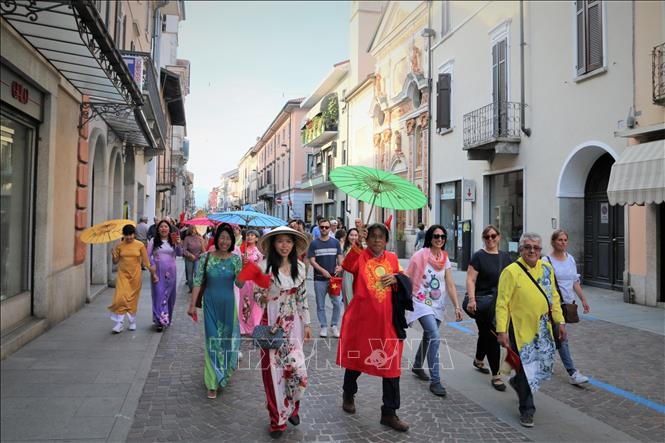Đặc sắc truyền thống Việt Nam trong Lễ hội các dân tộc tại Italy - ảnh 1