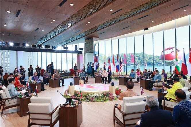 Hội nghị Cấp cao ASEAN lần thứ 42: Lãnh đạo ASEAN nhất trí thành lập Mạng lưới làng xã khu vực - ảnh 1