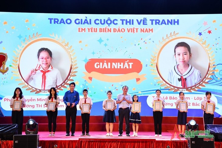Chương trình“Tuổi trẻ với biển, đảo quê hương” tại tỉnh Quảng Bình - ảnh 2