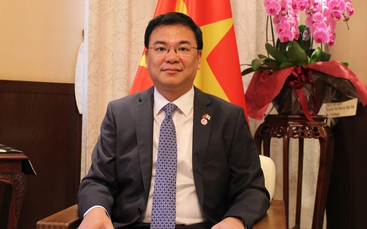 Đại sứ Việt Nam tại Nhật Bản trình quốc thư lên Nhà vua  - ảnh 1