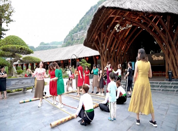 Mộc Châu phát triển du lịch sinh thái gắn với bảo tồn văn hoá truyền thống - ảnh 4