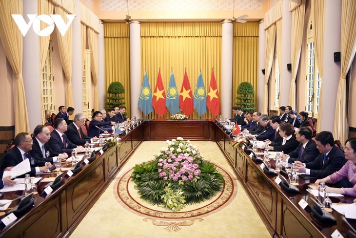 Thông cáo báo chí chung về kết quả chuyến thăm Việt Nam của Tổng thống Kazakhstan - ảnh 2