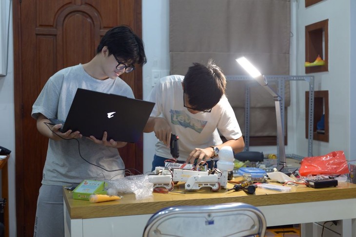Lê Minh Đức - Cậu học trò đam mê chế tạo robot - ảnh 2