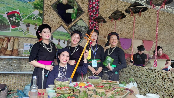 Khai mạc Lễ hội Văn hóa, du lịch, ẩm thực quốc tế Hà Giang năm 2024 - ảnh 1