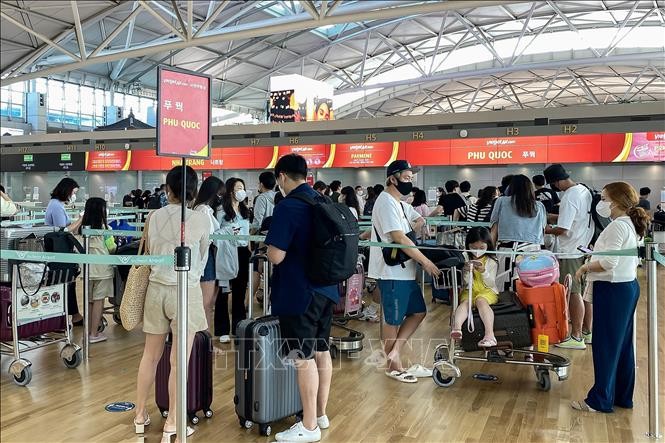Gần 850.000 du khách Hàn Quốc đến Việt Nam trong tháng 4 - ảnh 1